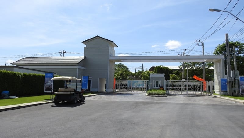 The Village (Bangna-Ring) Entrance Arch