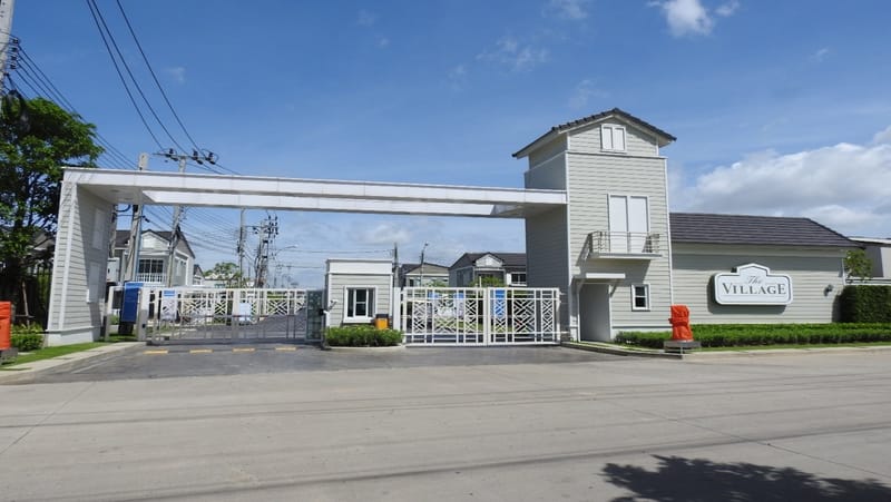 The Village (Bangna-Ring) Entrance Arch
