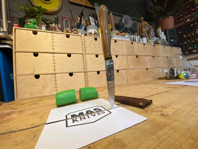 Precisie mes voor Kleikunstenaar Martin Pottjewijd Creations
