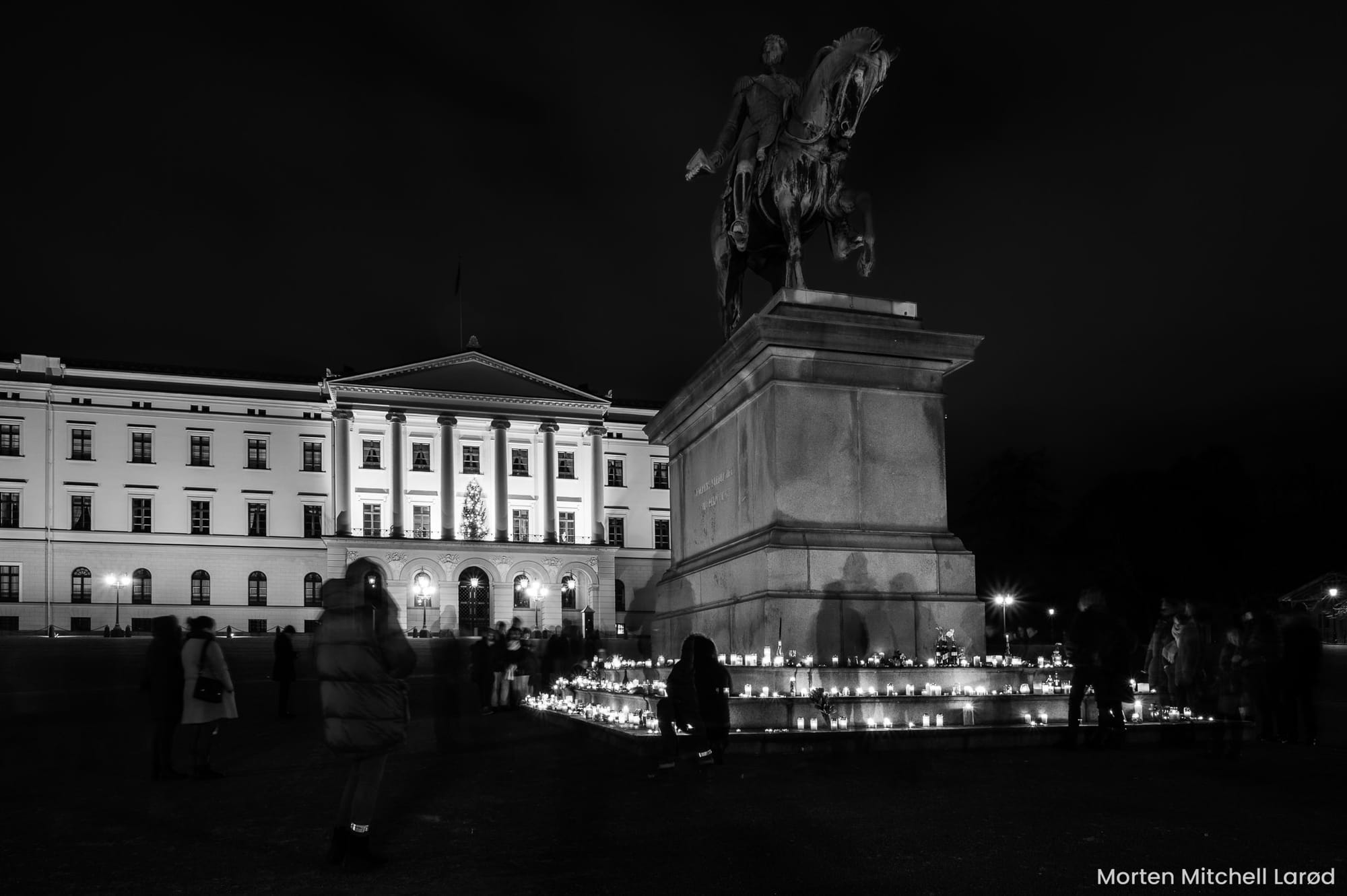 Det kongelige slott, Ari Behn hedres 26. desember 2019