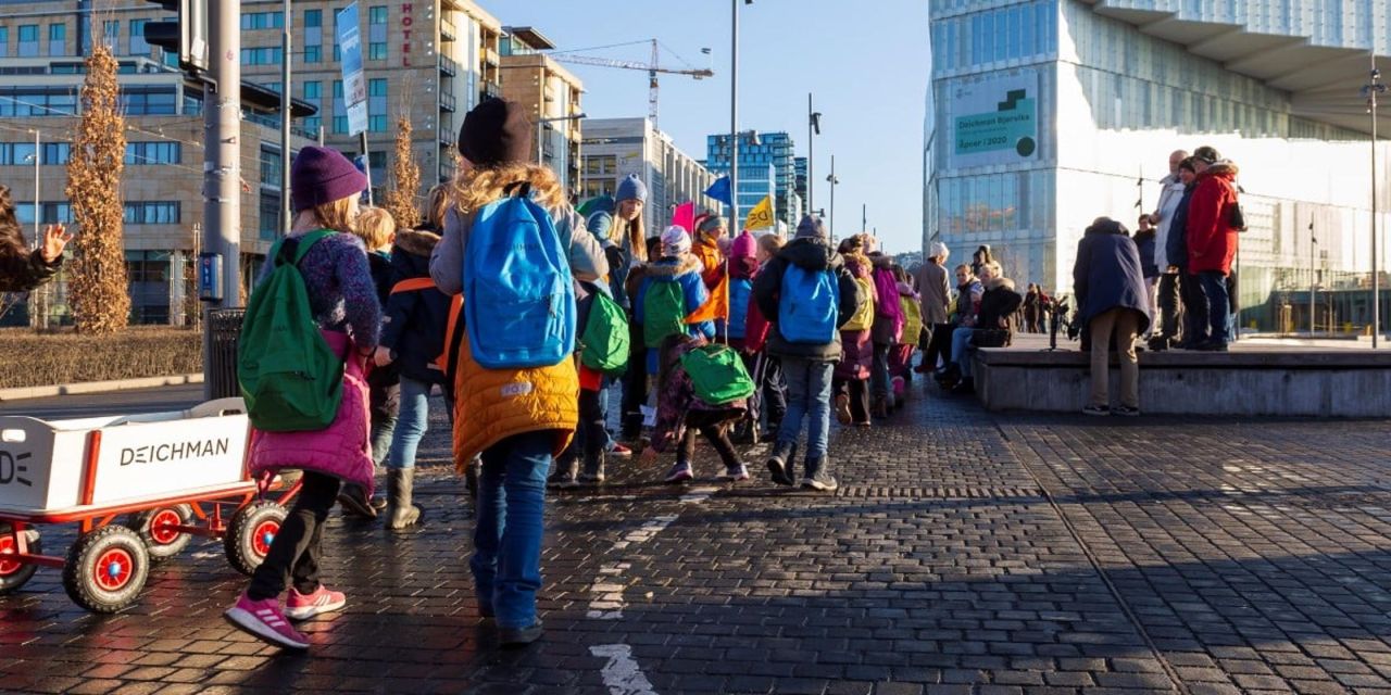 The absence of children’s architecture in contemporary cities is tied to modern urbanism