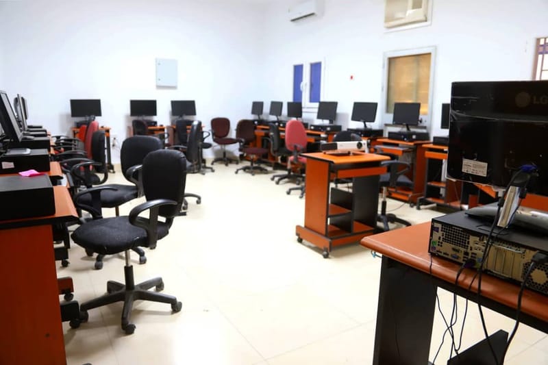 💻 تطوير المعامل التقنية لدعم تخصصات البرمجة والتطبيقات