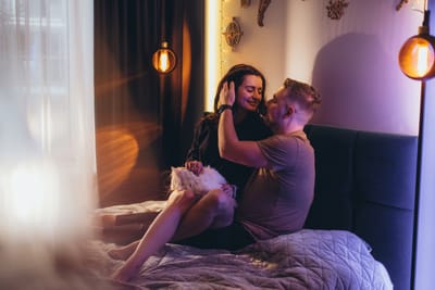 10 أفكار لإدخال الألعاب الزوجية في العلاقة بخصوصية وراحة وبدون إحراج