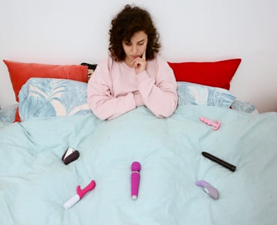 10 أفكار لإدخال الألعاب الزوجية في العلاقة بخصوصية وراحة وبدون إحراج