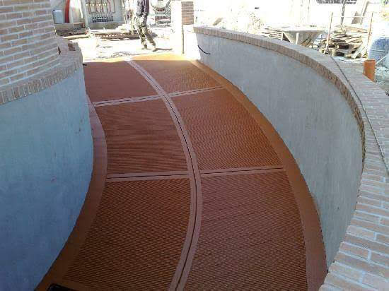 Construction d'une rompe au garage  et revetment du sol