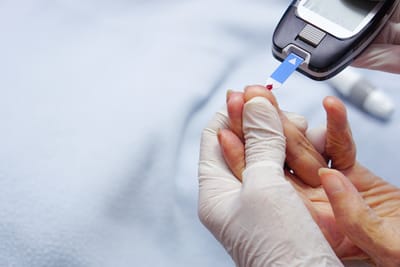 Por qué la enfermedad de tus encías puede controlar tu nivel azúcar en la Sangre?