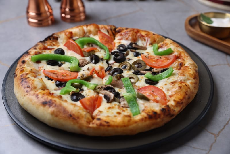 بيتزا خضار - Vegetable pizza