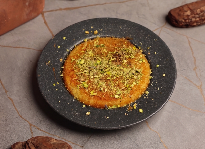 صحن كنافة خشنة بالجبن - Kunafa with Cheese
