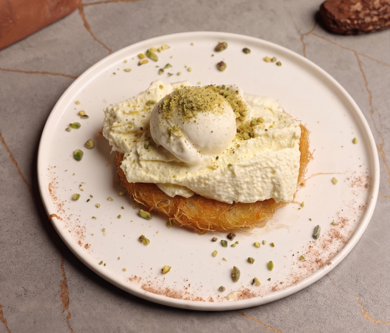 صحن كنافة خشنه بالجبن مع قشطة وايسكريم - Knafeh with Cheese and Cream and Ice Cream