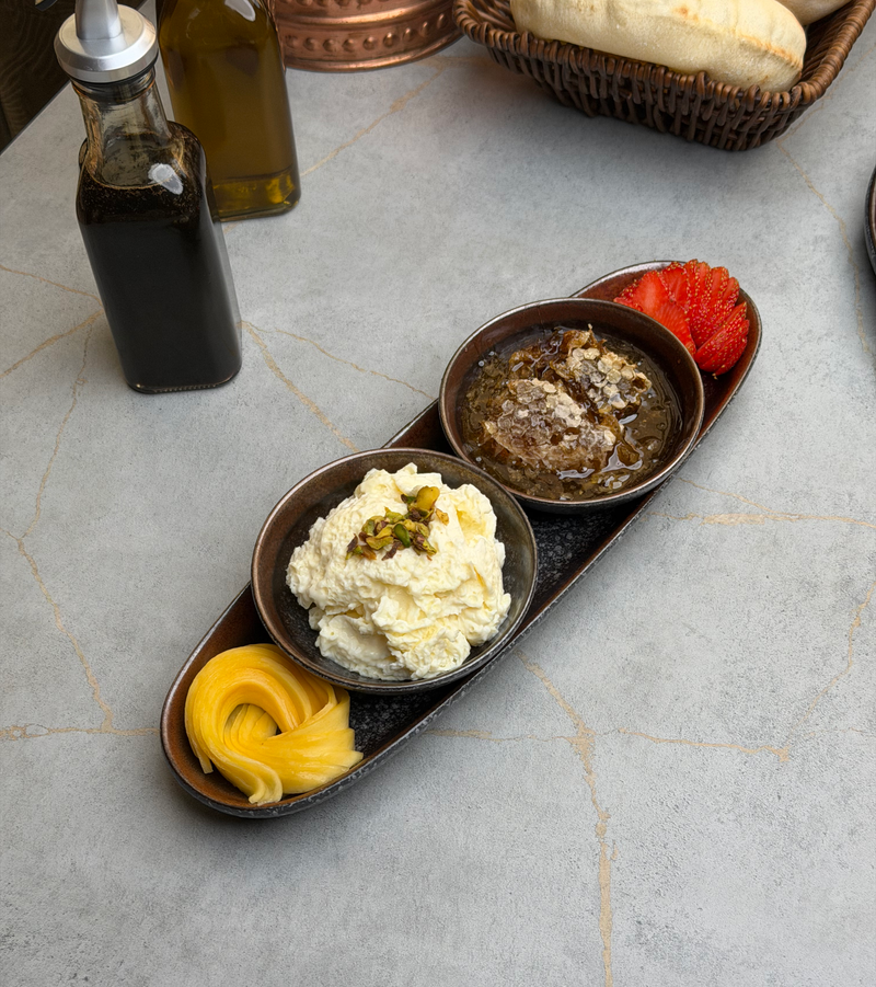 قشطة وعسل / Cream and honey