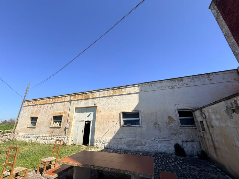 Rifacimento della facciata di un'antica masseria