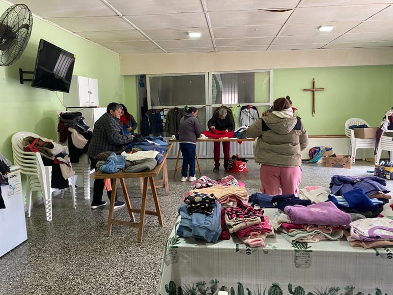 Roperito solidario en la Iglesia