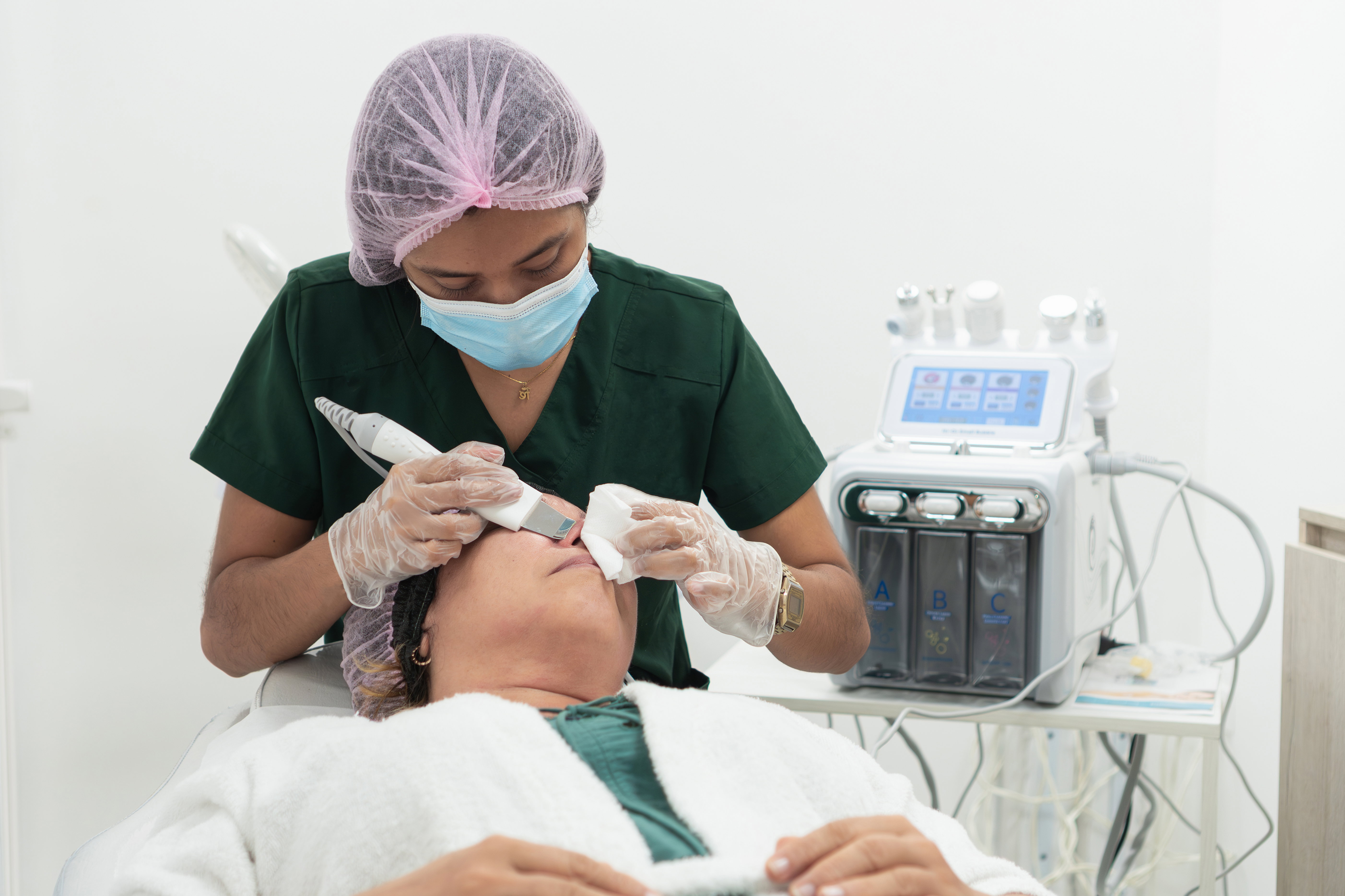 Hydra Facial in Kharghar | Best Facial Treatment – Ramp Salon & Academy