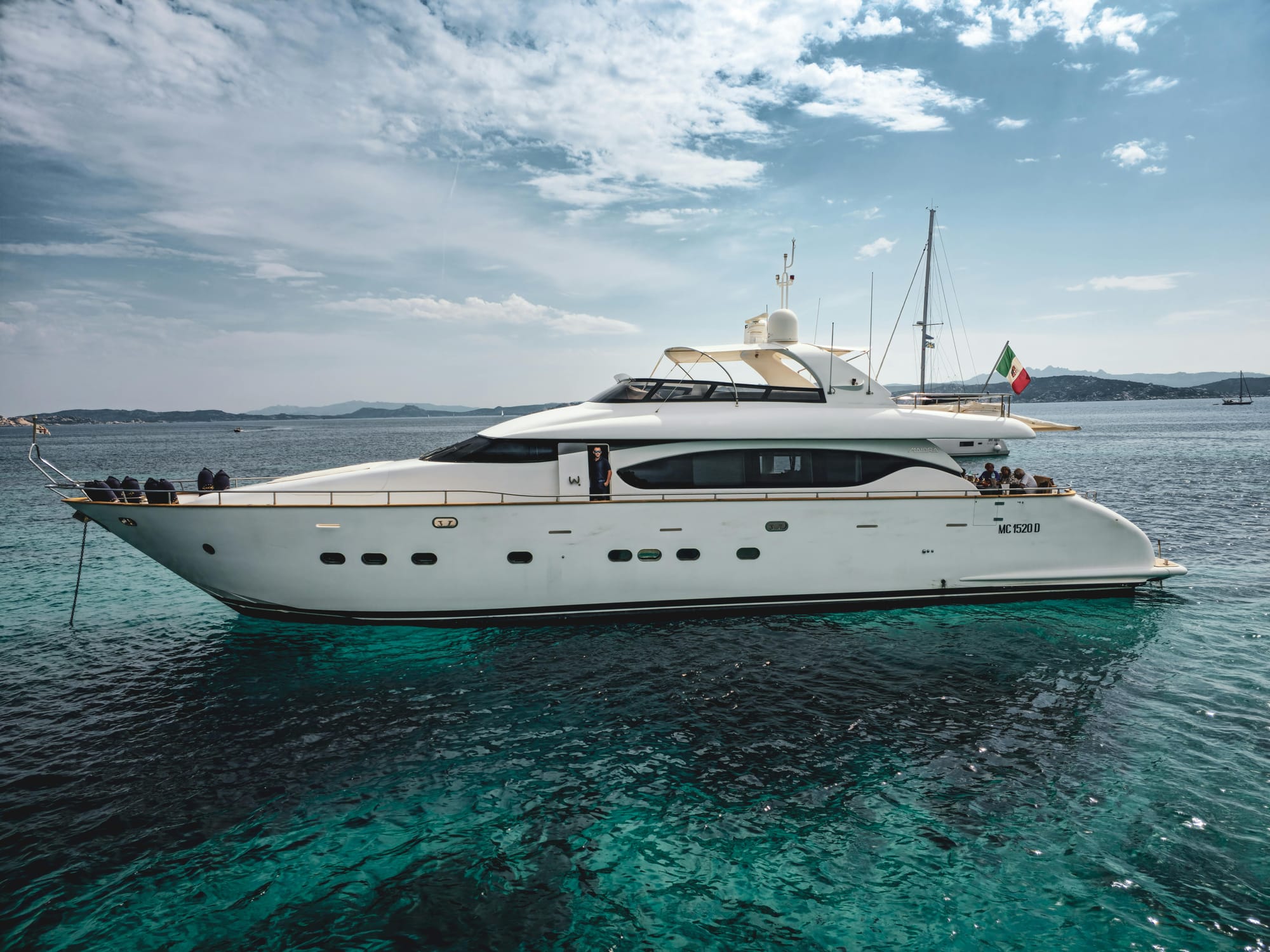 Crystal Wave 80 | Luxury Charter Yacht