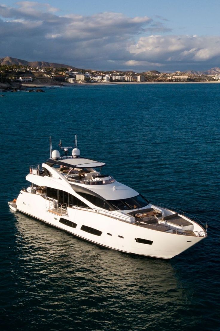 Aegean Crown 76 | Luxury Flybridge Yacht