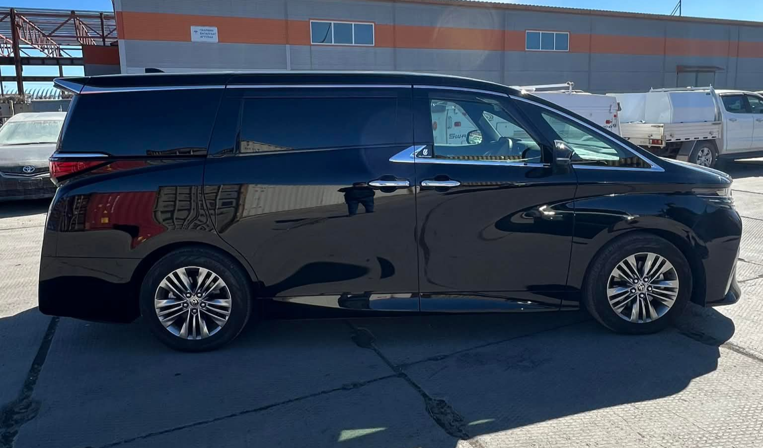 TOYOTA VELLFIRE AAHH45