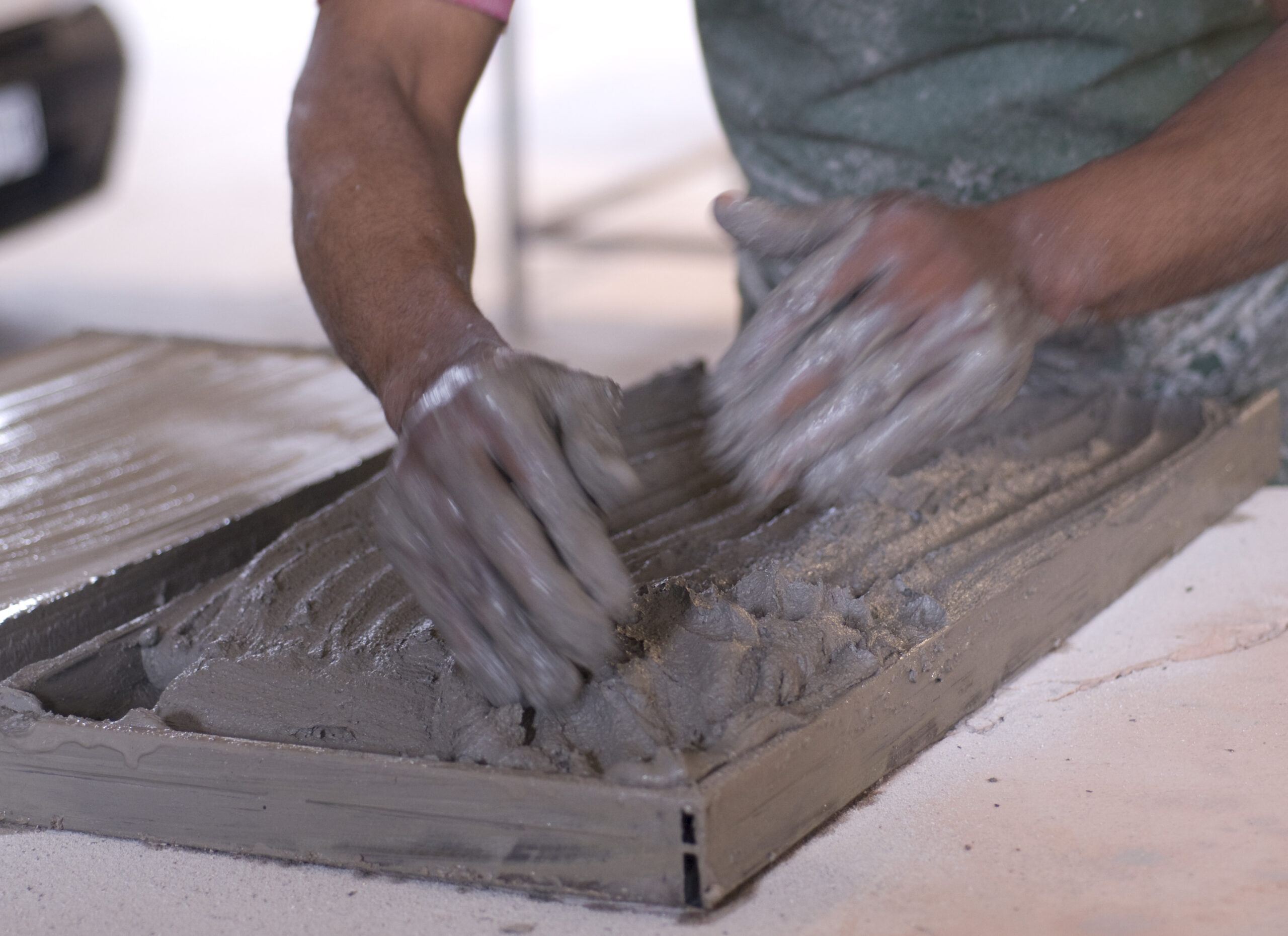 De handmatige vervaardiging van terracotta tegels (Terrecotte Europe)
