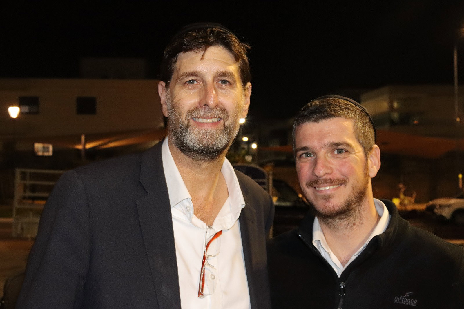 שותפים לעשייה