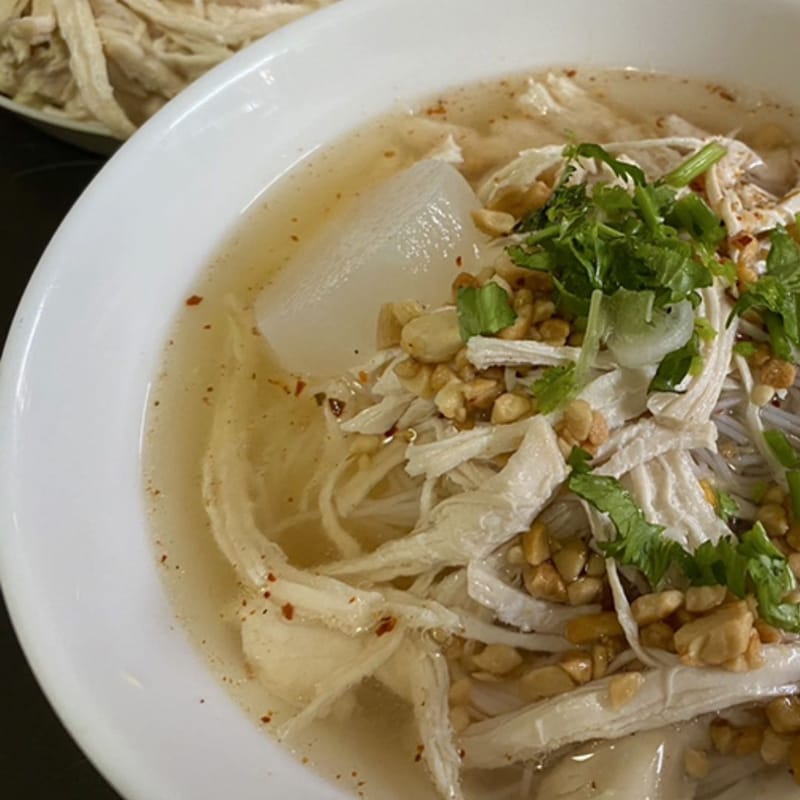 เส้นหมี่น้ำไก่ฉีก แคนตาลูป