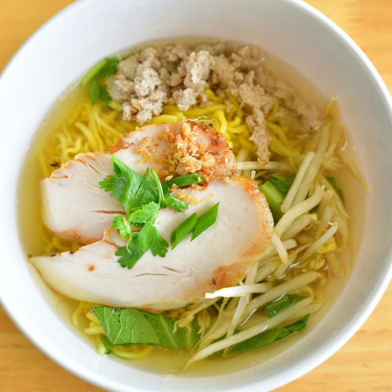 บะหมี่น้ำไก่สับ ฝรั่ง