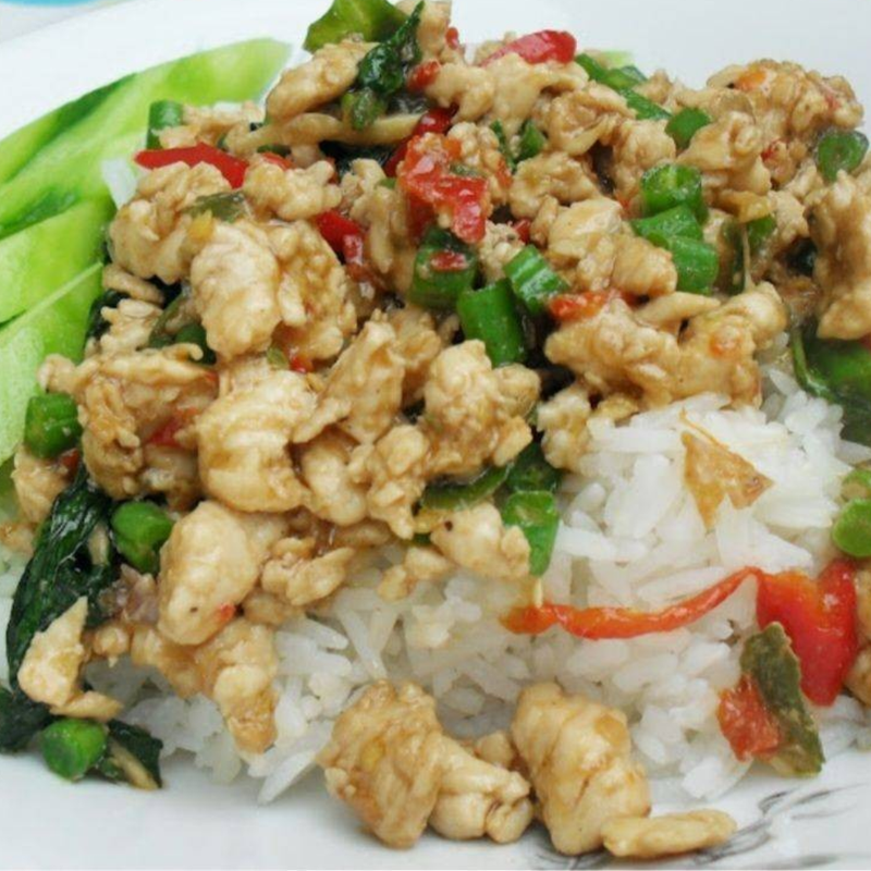 ข้าว กะเพราไก่ แกงจืดกะหล่ำปลี แคนตาลูป