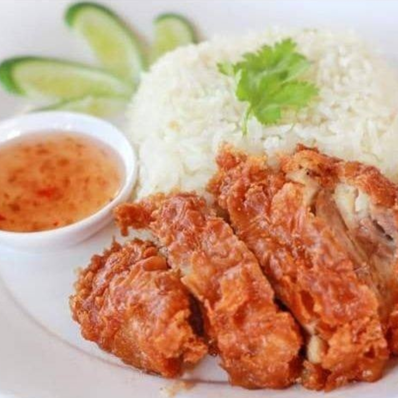ข้าวไก่ทอด แกงจืดไชเท้า แตงโม