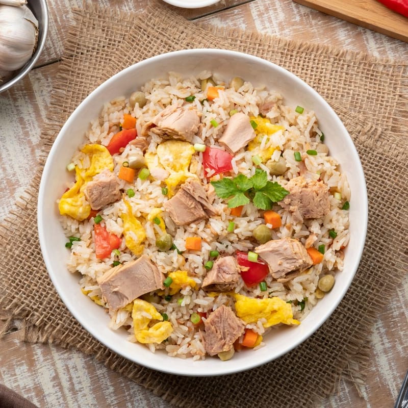 ข้าวผัดทูน่า แกงจืดสาหร่ายหมูสับ แก้วมังกร