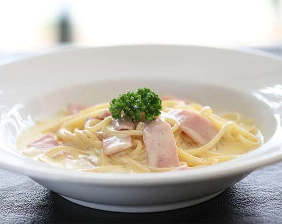 สปาเก็ตตี้คาโบนาร่า ชมพู่