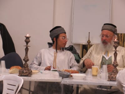 אחות קטנה / צפו