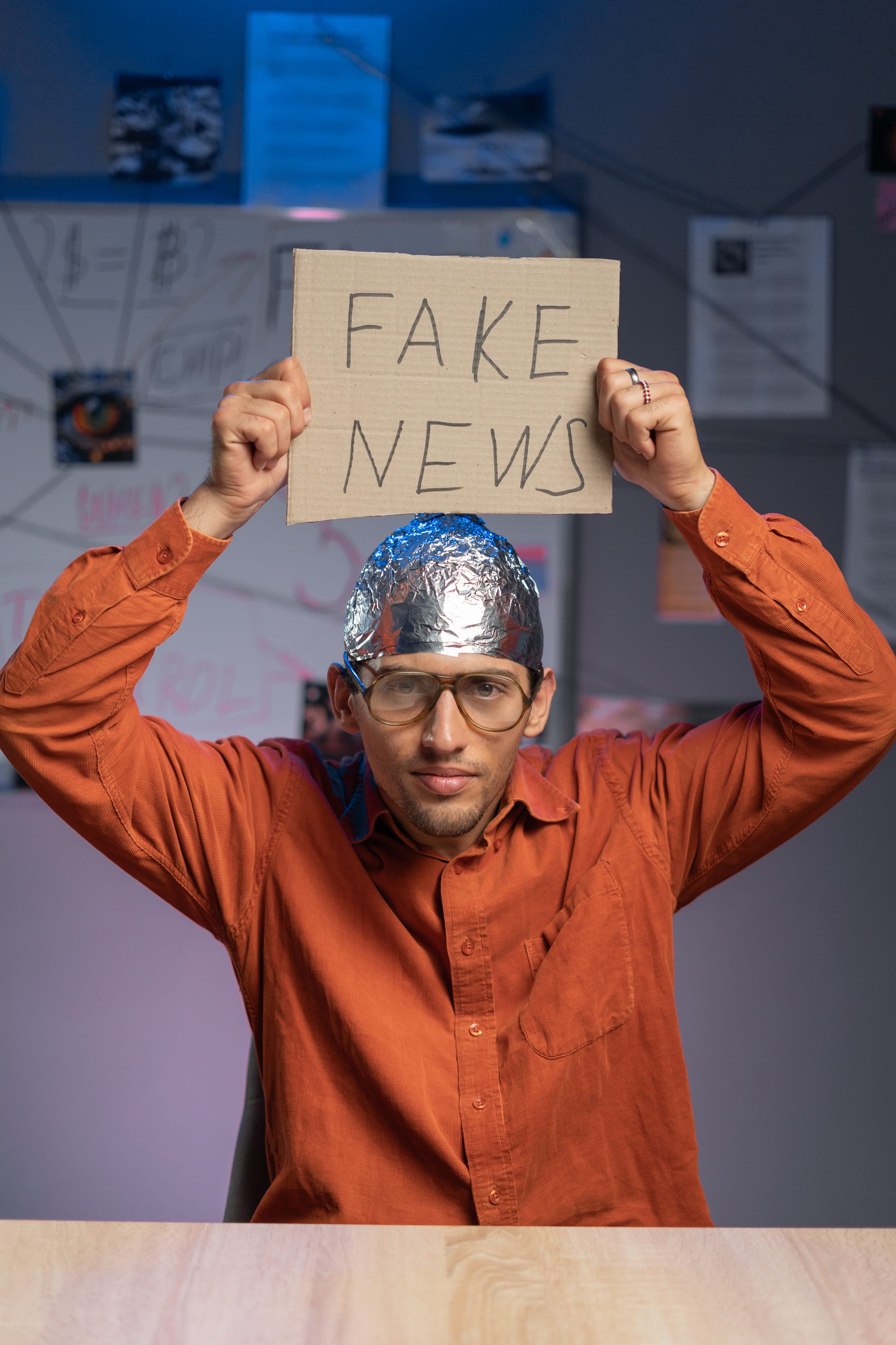 NEUROCIÊNCIA DA DESINFORMAÇÃO: Como o Cérebro Processa Fake News