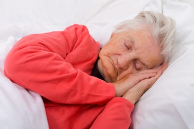 A má qualidade do sono pode estar associada a um envelhecimento cerebral mais rápido, segundo a ciência