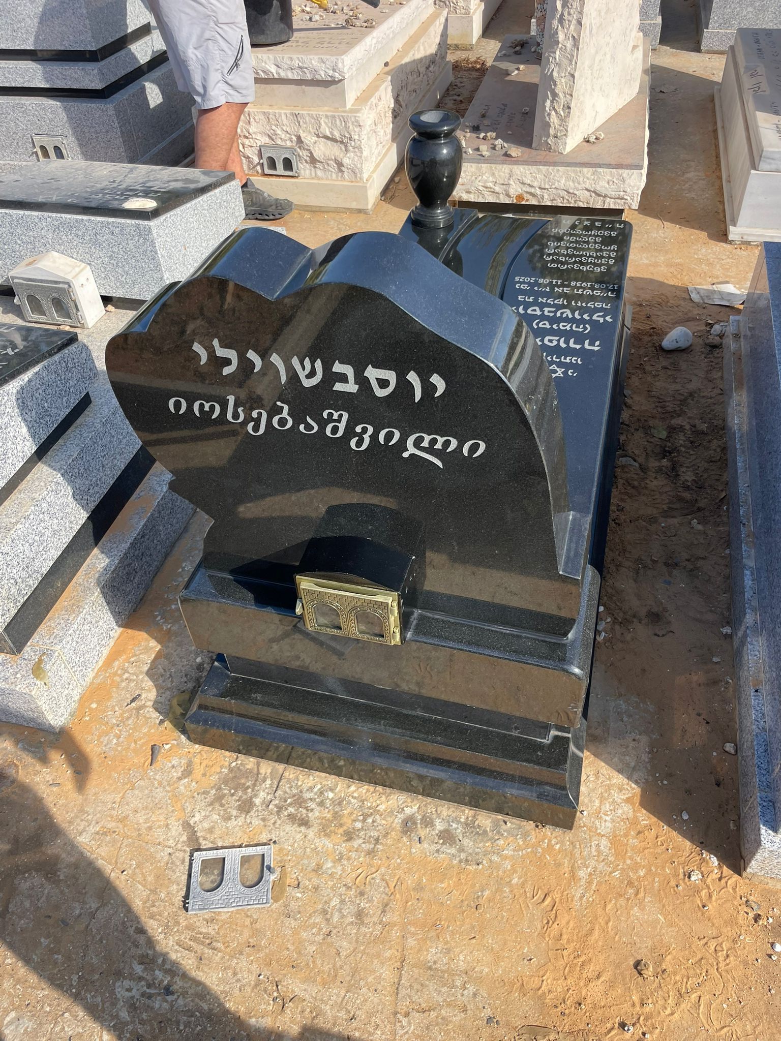מדריך בתי נר ואביזרים למצבות