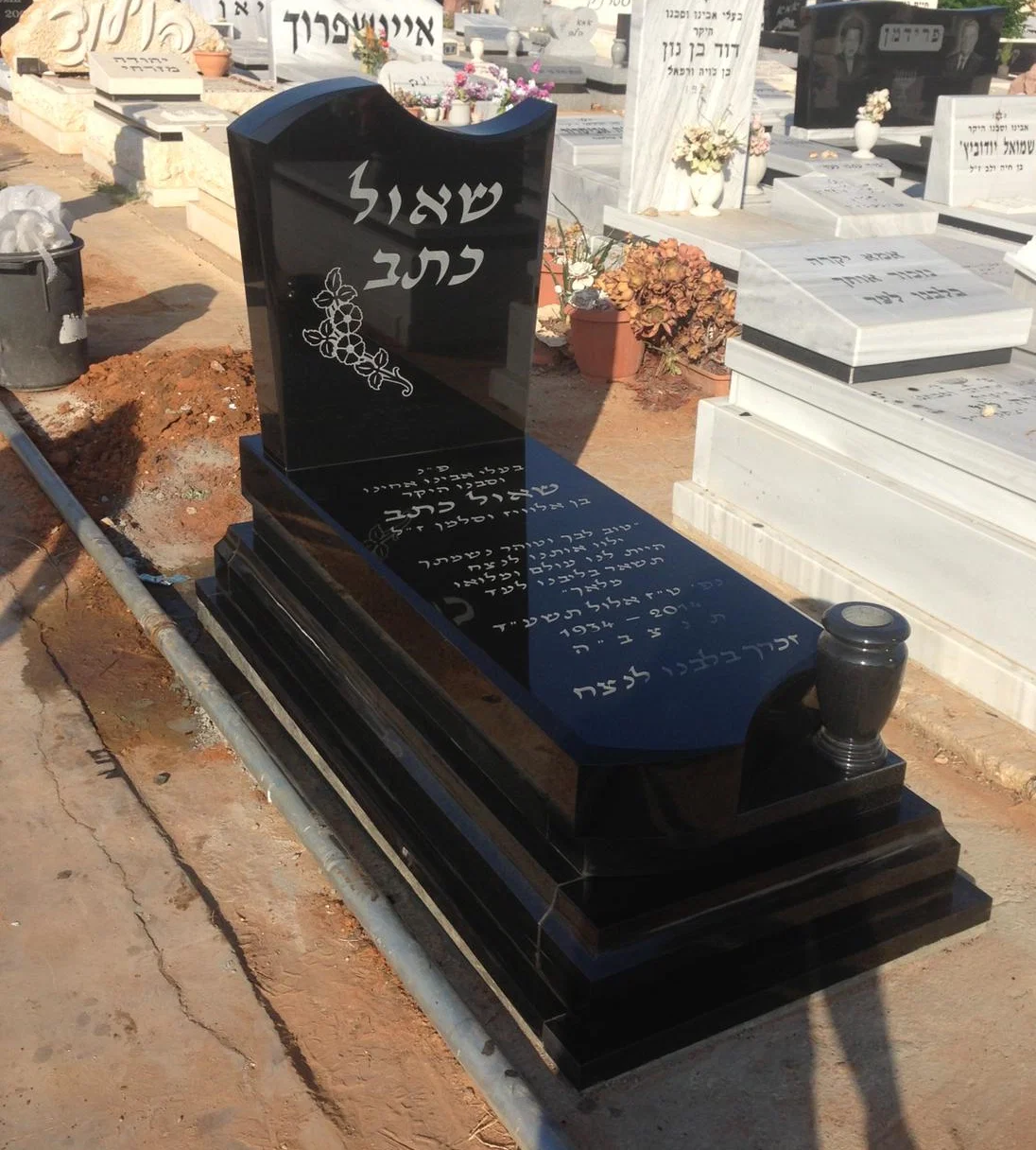 מצבה גרניט (89)