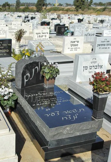מצבה מיוחדת (512)