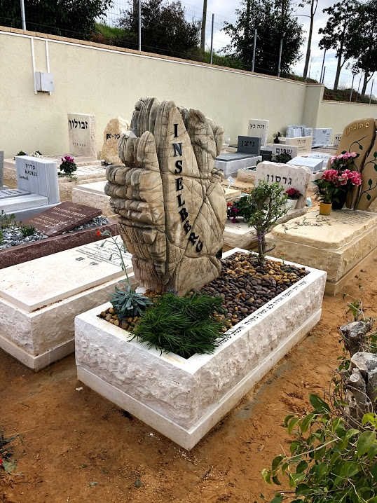 מצבה מיוחדת (525)