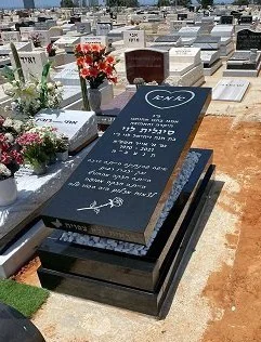מצבה גרניט שחור | דוגמאות למצבות שמצבות אבני נצח בונה