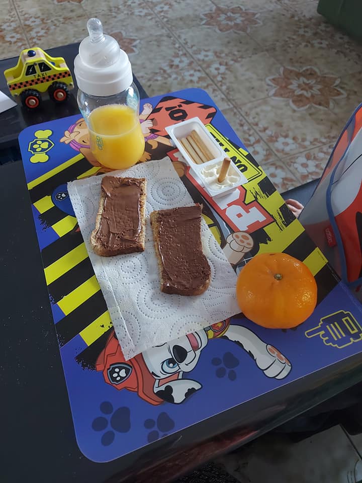 Petit déjeuner d'un grand qui se levait très très tôt