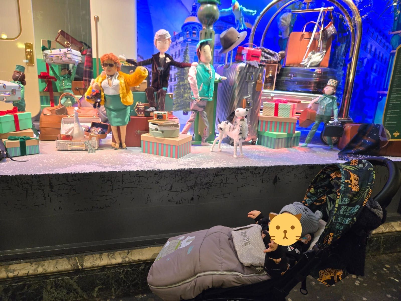 Visite de nuit des vitrine des galeries Lafayette