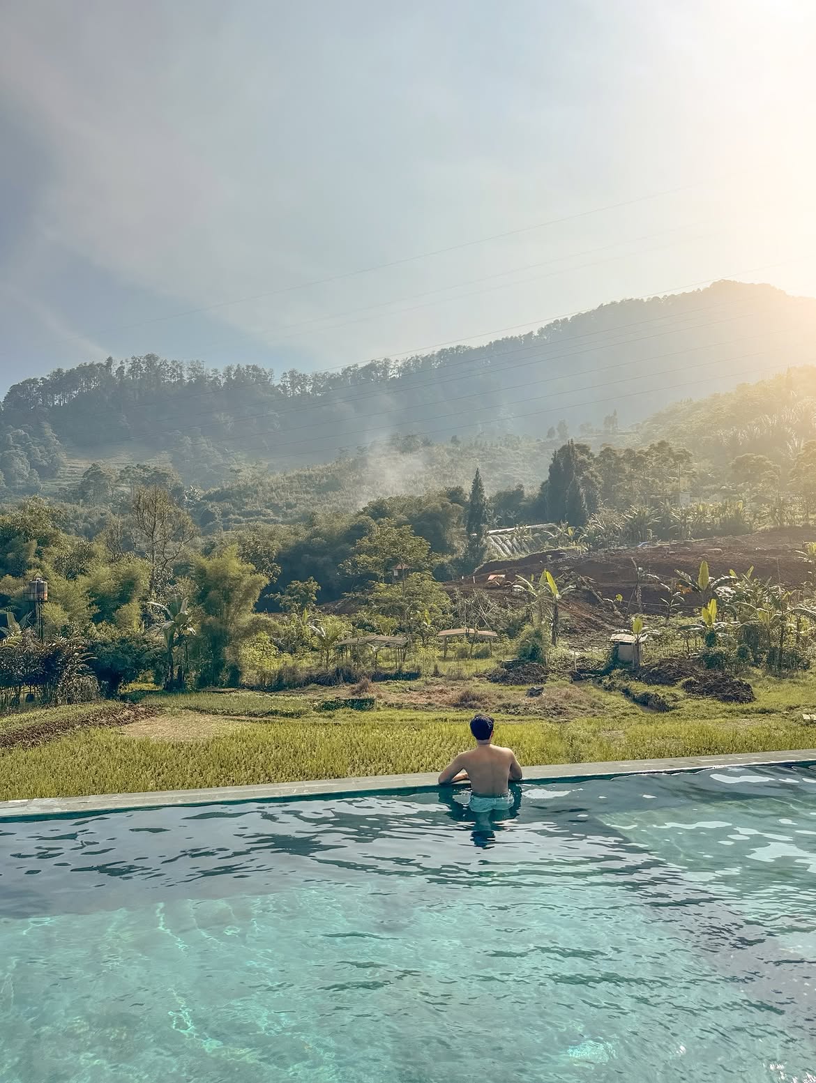 Lari Sejenak dari Hiruk-Pikuk, Temukan Kedamaian di Oamra villa Puncak Bogor