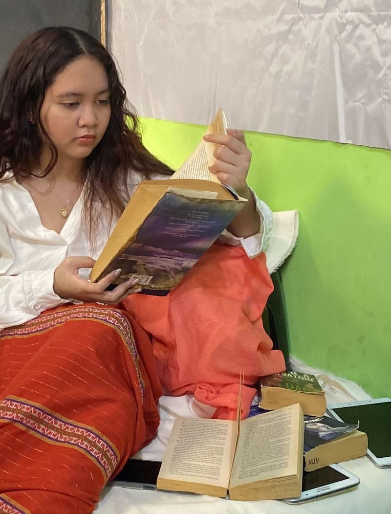 Modelling to a Professional Artist