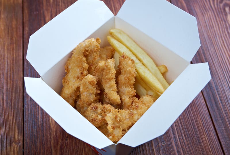33. Chicken Nuggets Box (4 Stück) mit Pommes