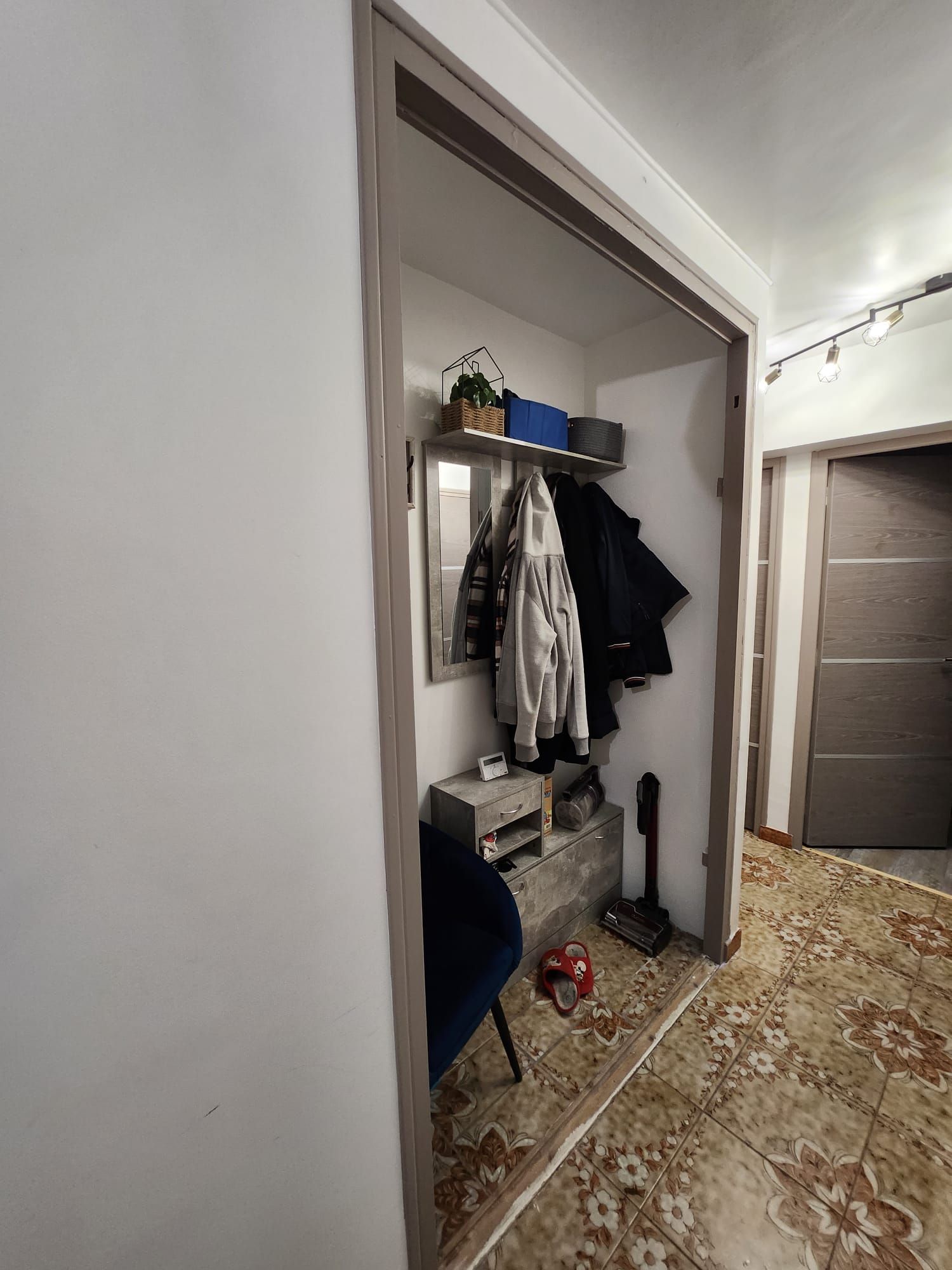 Entrée, "petit coin" meuble a chaussures, porte manteaux