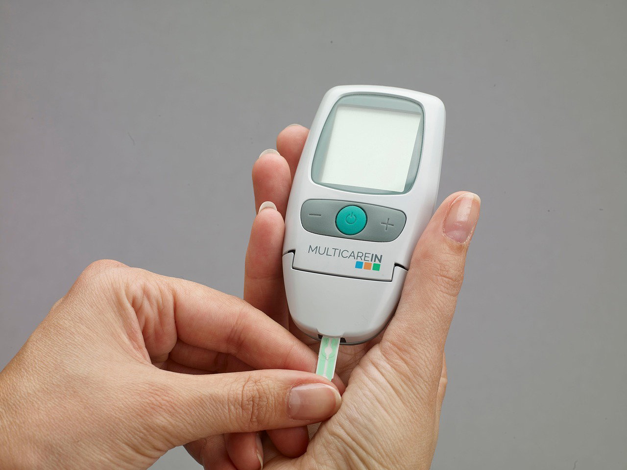 Diabetes testing device for blood sugar measurement