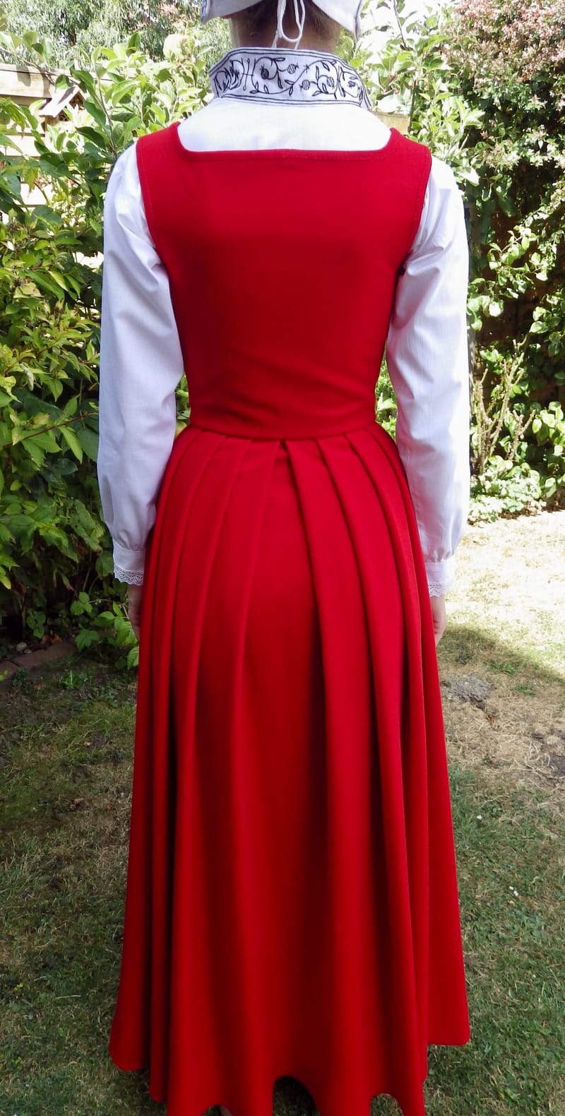Tudor Kirtle and Smock