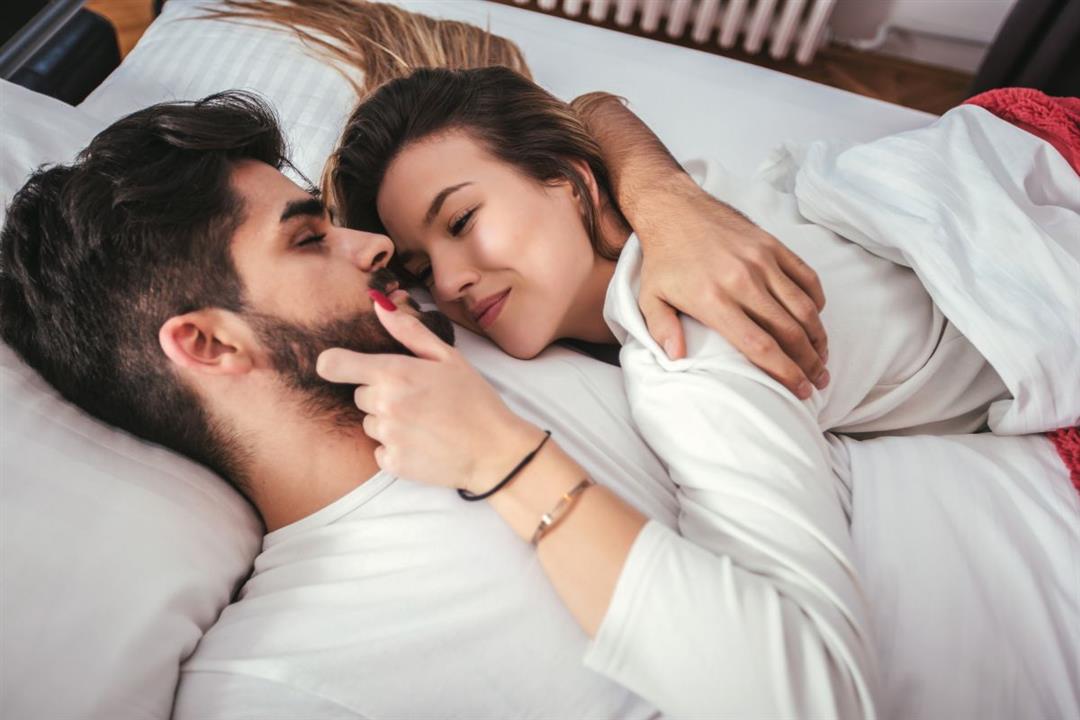 بناء التقارب العاطفي والحميمية بين الزوجين وأثره في استقرار الحياة الزوجية