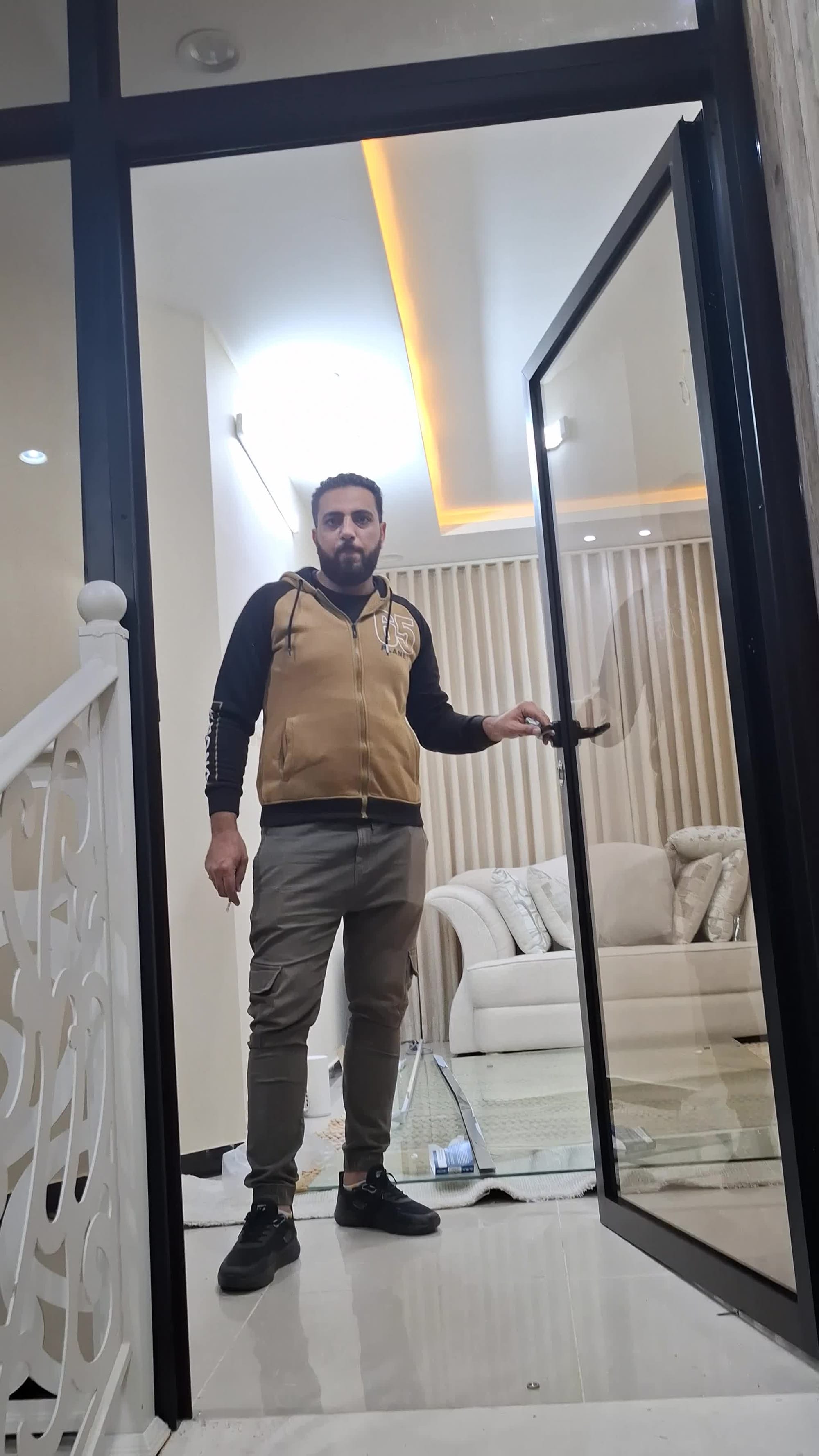 حاجز المنيوم وزجاج سلم