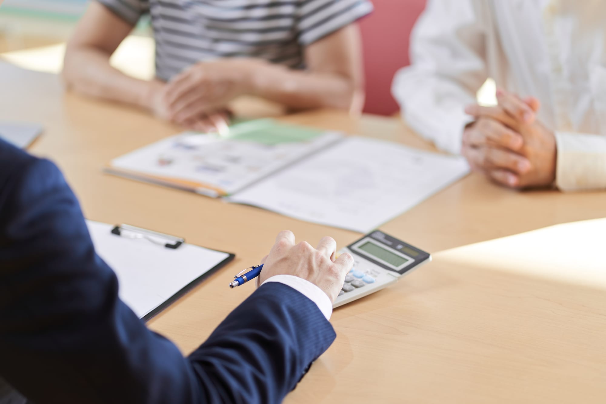 سياسة تنظيم العلاقة مع المستفيدين