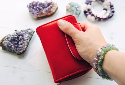 Top 10 pratiques spirituelles pour activer un portefeuille magique avec méthode et éthique
