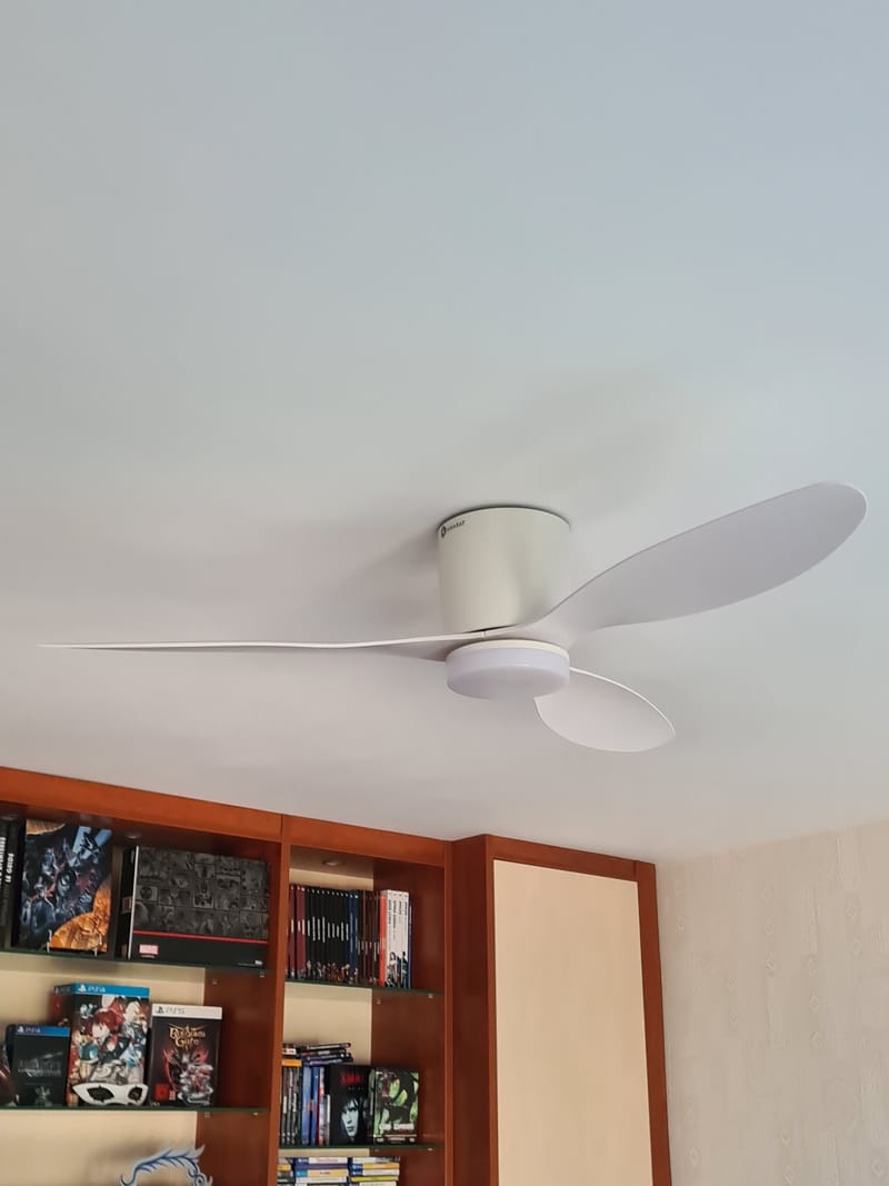 Installation d'un ventilateur de plafond réversible