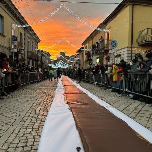Immagine galleria per Il Bacio del Cavaliere Innocenzo Borrillo, non si scorda mai